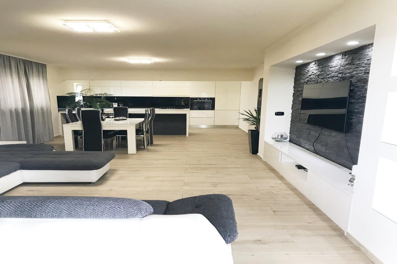 Apartments Villa Stivan Solin Esterno foto